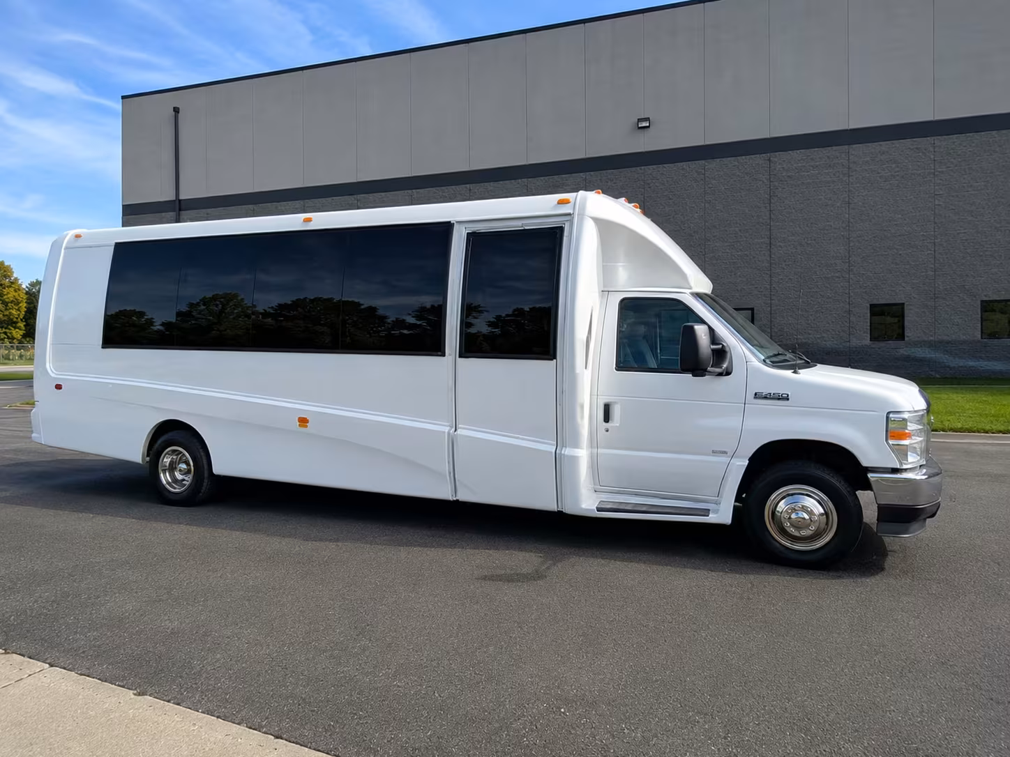 wine tour minibus rentals from camarillo to nearby wineries